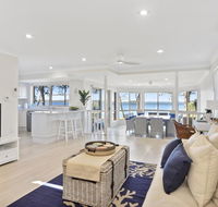 Adrift Retreat - St Georges Basin Waterfront Home