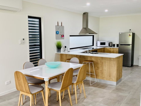AIRLIE BEACH Delight. Hop, Skip Jump To Everything - St Kilda Accommodation 2