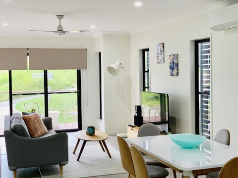 AIRLIE BEACH Delight. Hop, Skip Jump To Everything - St Kilda Accommodation 3