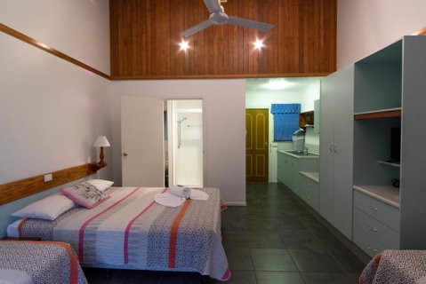 Airlie Beach Motor Lodge - St Kilda Accommodation 2