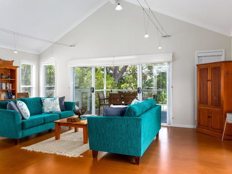 Akarana Beach House :: Jervis Bay Rentals - St Kilda Accommodation 2