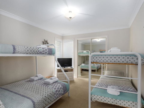 Akarana Beach House :: Jervis Bay Rentals - St Kilda Accommodation 1