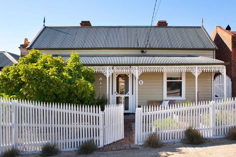 Albert Cottage - St Kilda Accommodation 0