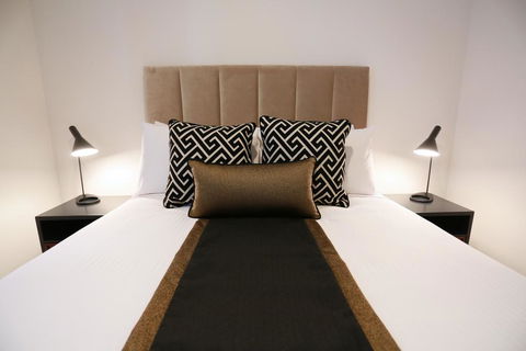 Alex Perry Hotel & Apartments - St Kilda Accommodation 0
