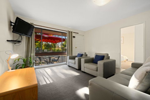 Alinga Longa 4 - St Kilda Accommodation 1