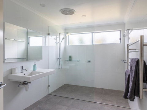 Aloha - Direct Beach Access From Property - St Kilda Accommodation 3