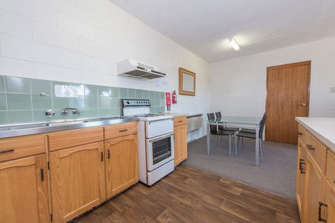 Alpine Apartment - Great Location With Views Of Lake Jindabyne - St Kilda Accommodation 2