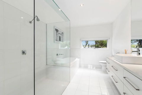 Amalfi Dream - Luxury Villa With Pool And Spa, Walk To Beach And Shops - St Kilda Accommodation 2
