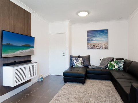 Amanda Court 2/1 Weatherly Cl - Renovated Unit With Aircon, Wifi And Close To The Beach - St Kilda Accommodation 1