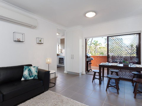 Amanda Court 2/1 Weatherly Cl - Renovated Unit With Aircon, Wifi And Close To The Beach - St Kilda Accommodation 2