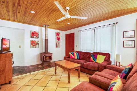 Amaroo - Rainbow Shores Room For Everyone And Walk To Beach - St Kilda Accommodation 2