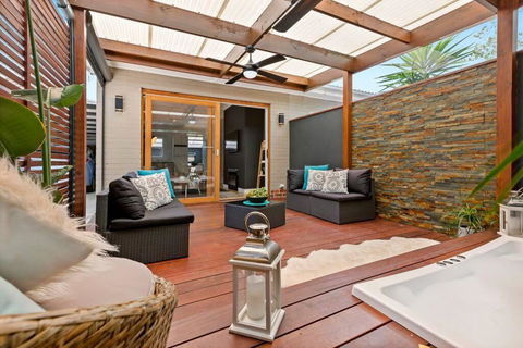 AMORE A Tranquil Retreat With Couples Spa - St Kilda Accommodation 2