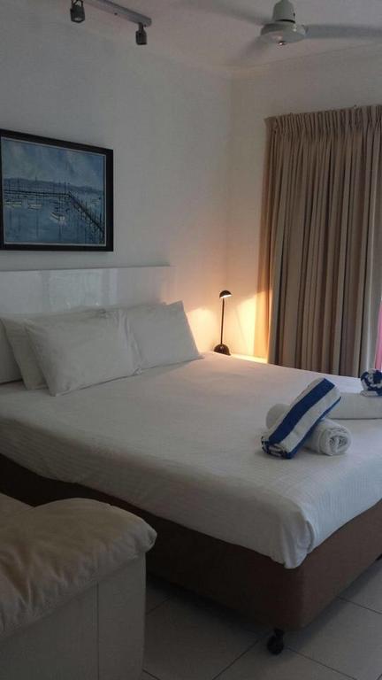 AmphoraStudioPalmCove - St Kilda Accommodation 3