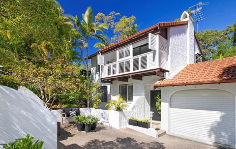 Apartment 1 - 20 Viewland Drive - St Kilda Accommodation 0