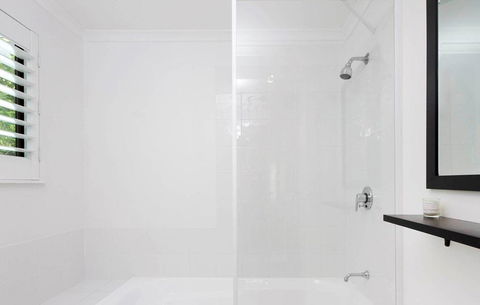 Apartment 1 - 20 Viewland Drive - St Kilda Accommodation 2