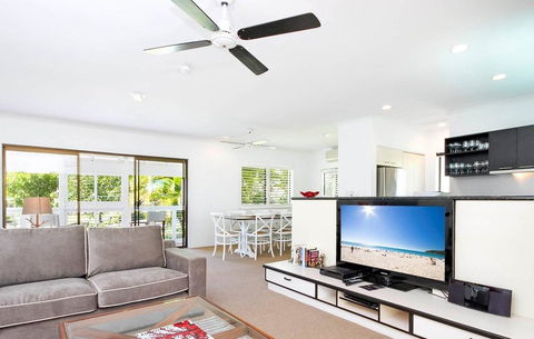 Apartment 1 - 20 Viewland Drive - St Kilda Accommodation 1