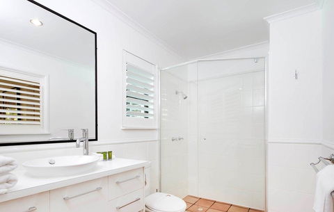 Apartment 1 - 20 Viewland Drive - St Kilda Accommodation 3