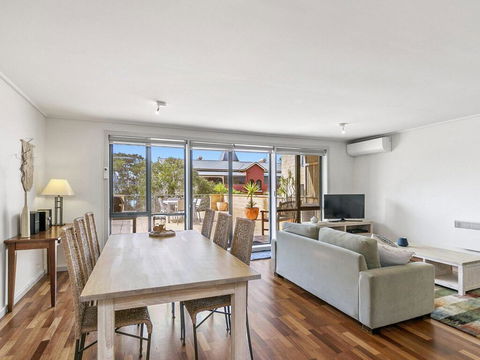 APARTMENT 23 PACIFIC APARTMENTS - Sit On The Deck And Soak In The View - St Kilda Accommodation 1