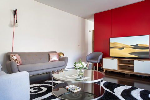Apartment With Balcony And Parking Near Racecourse - St Kilda Accommodation 0