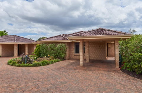 API Busselton Seaside Escape Apartments - St Kilda Accommodation 3