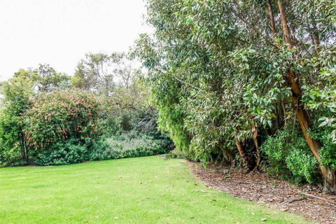 APOLLO BAY HOLIDAY HOUSE - Walk To Beach + Wifi - St Kilda Accommodation 2