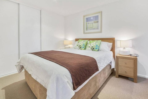 APOLLO BLUE 6 - Modern Waterfront Apartment - St Kilda Accommodation 2