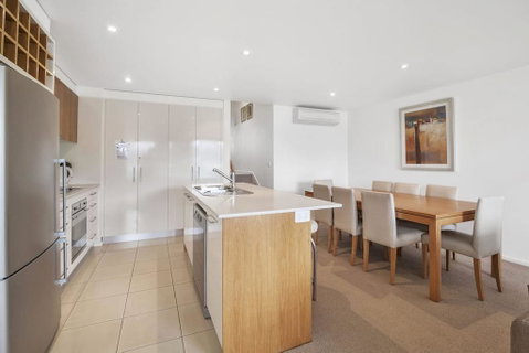 APOLLO BLUE 6 - Modern Waterfront Apartment - St Kilda Accommodation 3