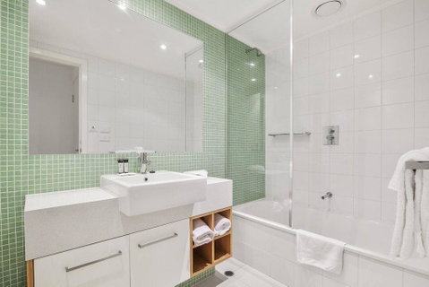 APOLLO BLUE 6 - Modern Waterfront Apartment - St Kilda Accommodation 1