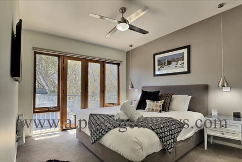 Apres - St Kilda Accommodation 1