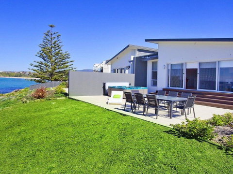 Aqua - Views Over Jones Beach - St Kilda Accommodation 0
