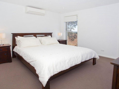 Aqua - Views Over Jones Beach - St Kilda Accommodation 2