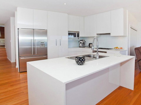 Aqua - Views Over Jones Beach - St Kilda Accommodation 1