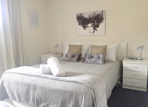 Aquarius Batehaven - St Kilda Accommodation 0
