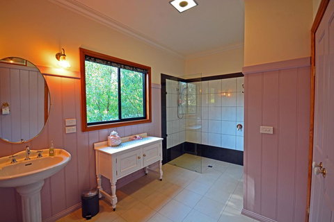 Araluen Park Cottages - St Kilda Accommodation 1