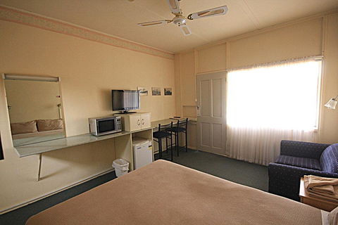 Aromet Motor Inn - St Kilda Accommodation 0
