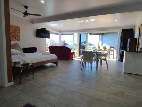 ArtHOUSE Beachfront Accommodation - St Kilda Accommodation 3