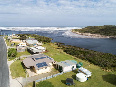 Arthur Riverfront And Sea Lodge Upstream - St Kilda Accommodation 2