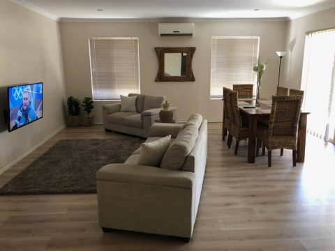 Ashington Gardens - St Kilda Accommodation 1