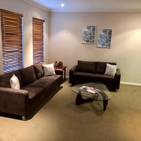Ashington Gardens - St Kilda Accommodation 3