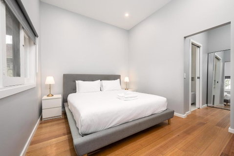 Luxurious House Near Flemington Racecourse - St Kilda Accommodation 0