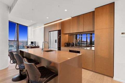 Luxurious Sub Penthouse With 280 Degree City Views - St Kilda Accommodation 3