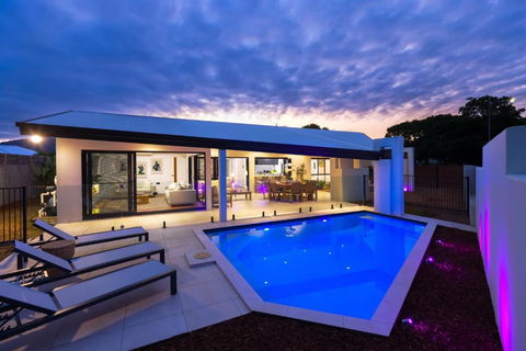 Luxury Sunny Oasis With Pool, SUV Hire, Near Marina - St Kilda Accommodation 0