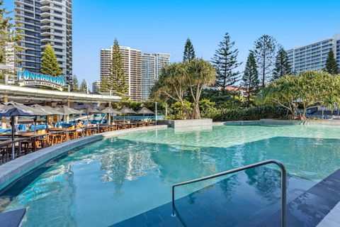 Luxury 3-Bed With Pool, Gym & Breathtaking Views - St Kilda Accommodation 1
