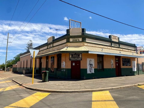 Main Reef Hotel - St Kilda Accommodation 0