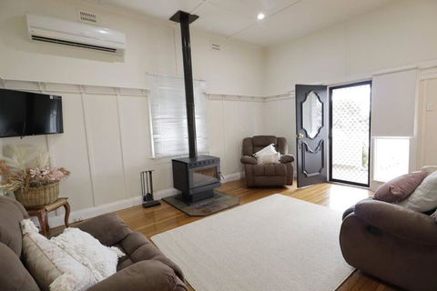 Manor Cottage - St Kilda Accommodation 0