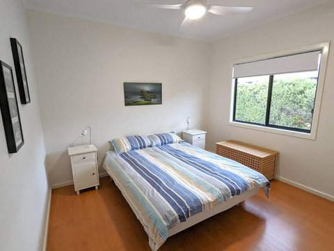 Manyana - St Kilda Accommodation 3