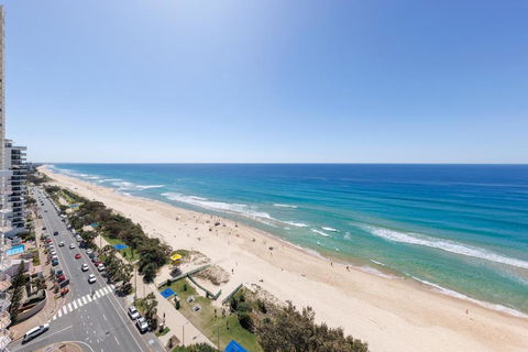 Meriton Suites Surfers Paradise - St Kilda Accommodation 3