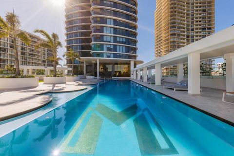 Meriton Suites Surfers Paradise - St Kilda Accommodation 1