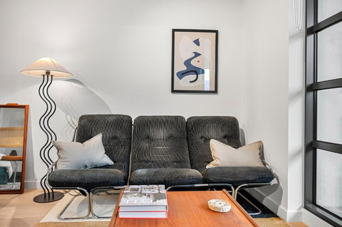 Mid-Century Modern Hideaway - St Kilda Accommodation 1