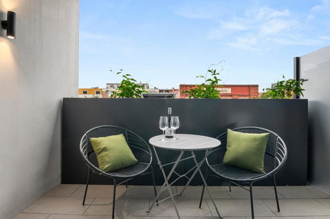 Mid-Century Modern Hideaway - St Kilda Accommodation 3